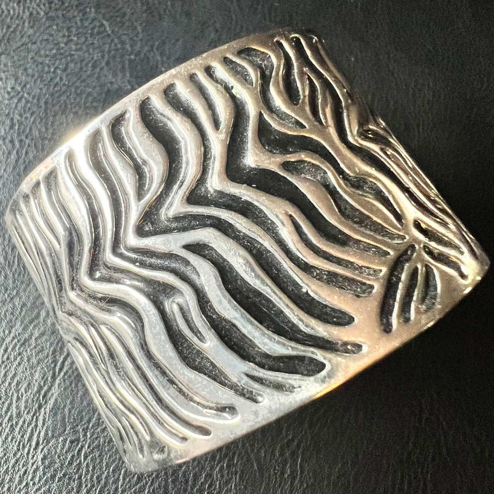Silver Tone Zebra Print Hinged Cuff Statement Bracelet Size 7 Heavy Mob Wife